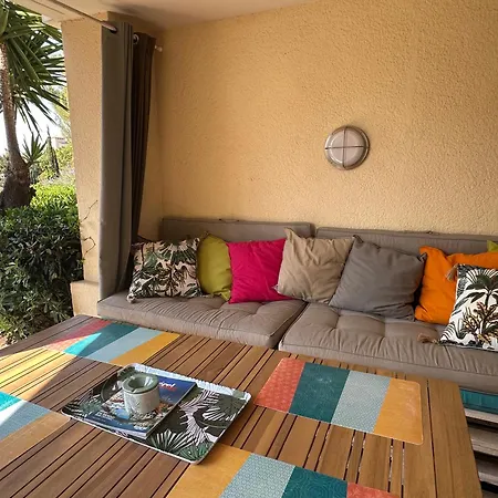 Apartment Coup De Coeur ,Parc Aquatique Piscine Chauffee,Appartement Pour 4 Personnes En Rez De Jardin Saint-Raphael (Var)
