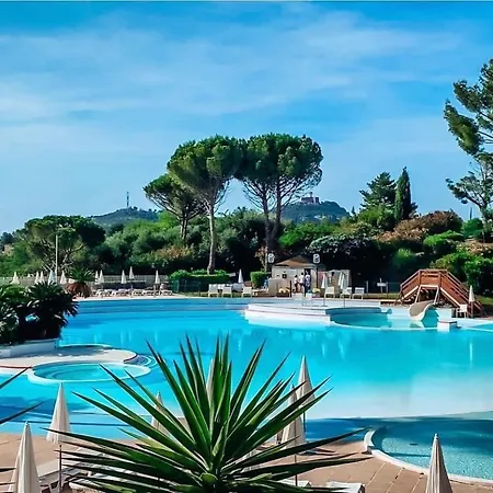 Coup De Coeur ,Parc Aquatique Piscine Chauffee,Appartement Pour 4 Personnes En Rez De Jardin Apartment Saint-Raphael (Var)