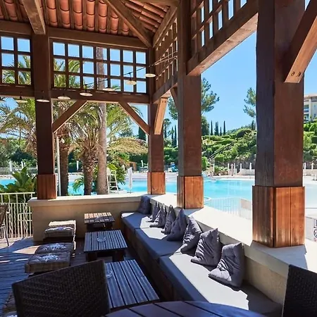 Village Cap Esterel Pierre Et En Rez De Jardin Vue -plages -parcs Aquatique - Animations -5 Piscines Dont Chauffee Au 01-novembre -parking -climatisation -formule Club Apartment *