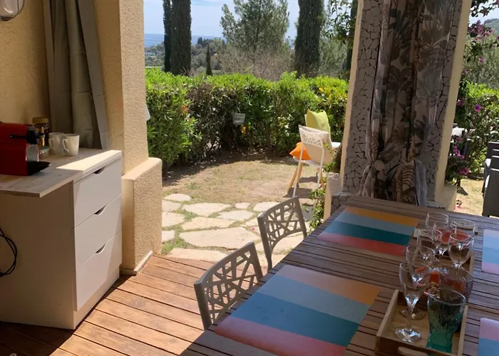 Апартаменты Village Cap Esterel Pierre Et En Rez De Jardin Vue -plages -5 Piscines Dont Chauffee Du 04 Avril Au 02 Novembre Сен-Рафаэль