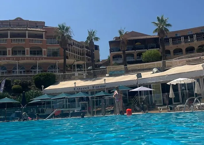 Village Cap Esterel Pierre Et En Rez De Jardin Vue -plages -5 Piscines Dont Chauffee Du 04 Avril Au 02 Novembre Сен-Рафаэль