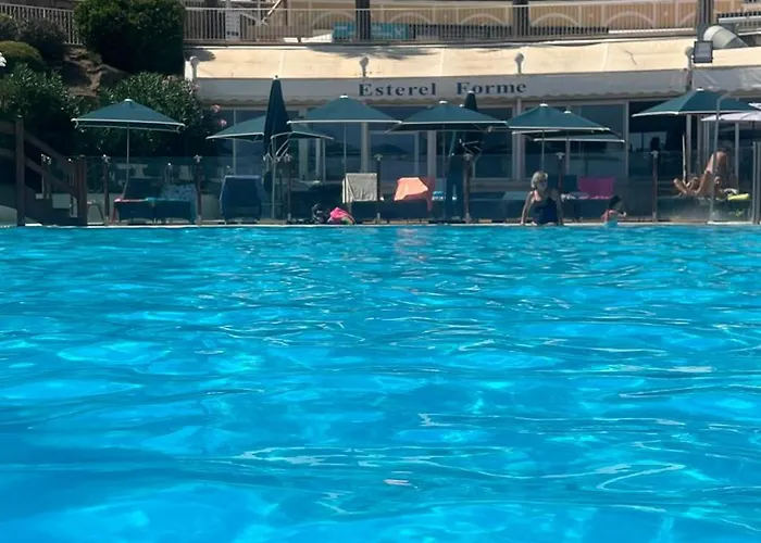 Village Cap Esterel Pierre Et En Rez De Jardin Vue -plages -5 Piscines Dont Chauffee Du 04 Avril Au 02 Novembre * Сен-Рафаэль