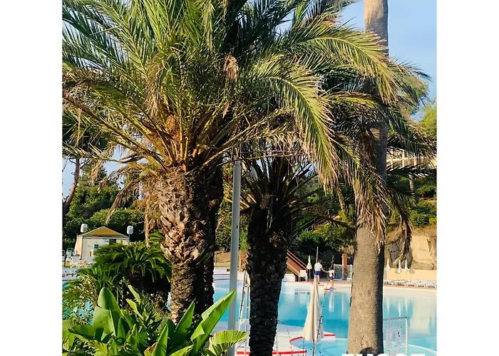 Village Cap Esterel Pierre Et En Rez De Jardin Vue -plages -5 Piscines Dont Chauffee Du 04 Avril Au 02 Novembre *