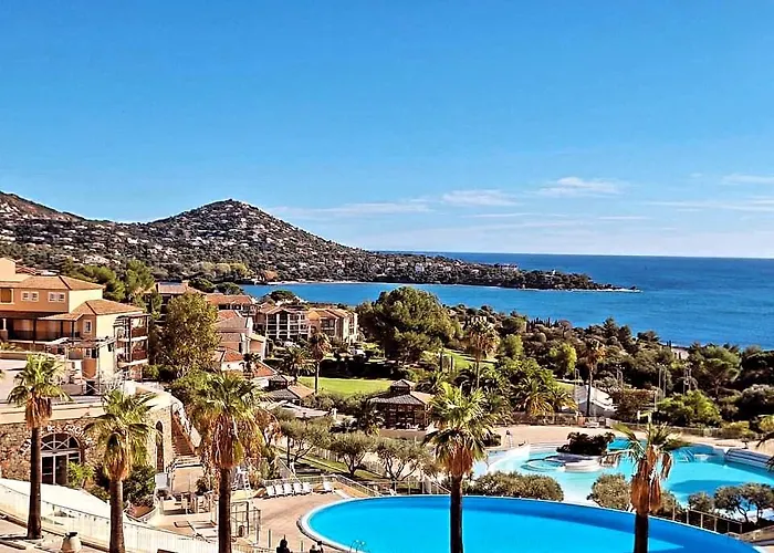 Village Cap Esterel Pierre Et En Rez De Jardin Vue -plages -5 Piscines Dont Chauffee Du 04 Avril Au 02 Novembre