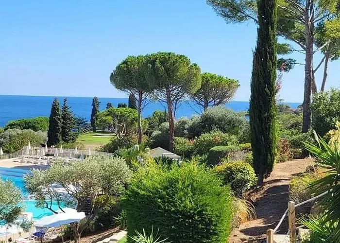 Апартаменты Village Cap Esterel Pierre Et En Rez De Jardin Vue -plages -5 Piscines Dont Chauffee Du 04 Avril Au 02 Novembre Сен-Рафаэль